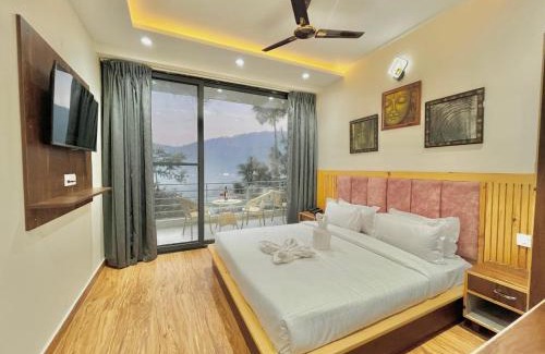 Kumarhatti Apartment | Hill Crest With Pool by Kasauli Vista