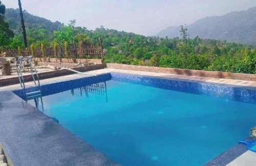 Kumarhatti Apartment | Hill Crest With Pool by Kasauli Vista