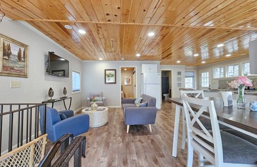 Hill City House | Hill house 2 bedroom, 2 bath house. Walk to downtown Hill City, SD