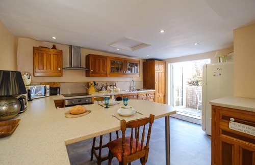 Framlingham Cottage | Hill House Apartment - sleeps 2 guests in 1 bedroom