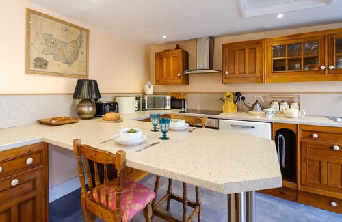 Framlingham Cottage | Hill House Apartment - sleeps 2 guests in 1 bedroom