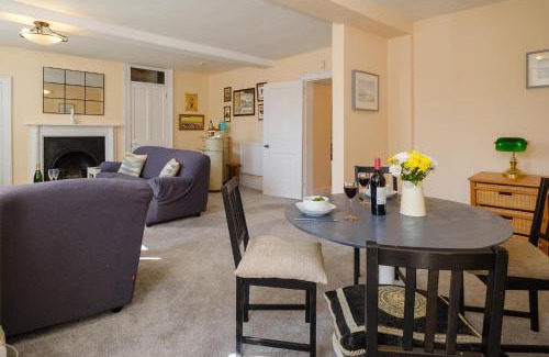 Framlingham House | Hill House Apartment