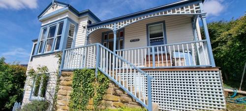 West Hobart House | Hill House Hobart - Charming home, stunning views close to city