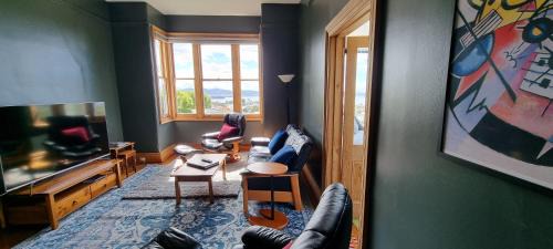 West Hobart House | Hill House Hobart - Charming home, stunning views close to city