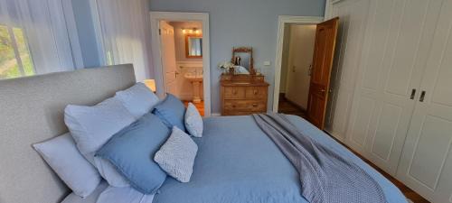 West Hobart House | Hill House Hobart - Charming home, stunning views close to city