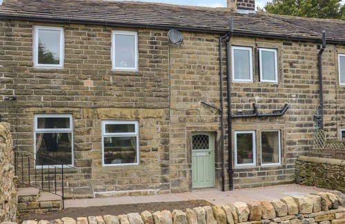 Oakworth Cottage | HILL TOP COTTAGE, family friendly, with a garden in Oakworth