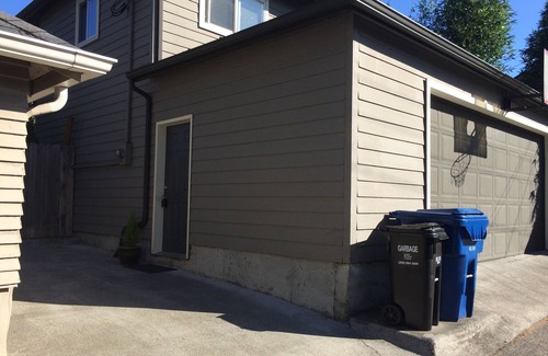 Queen Anne Apartment | Hill Top Flat with Parking