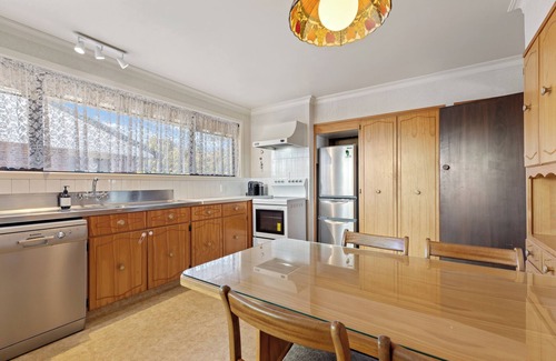 Maungatapu House | Hill Top House - Tauranga Holiday Home