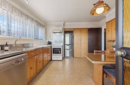 Maungatapu House | Hill Top House - Tauranga Holiday Home