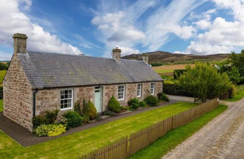 Murthly House | Hill View Cottage