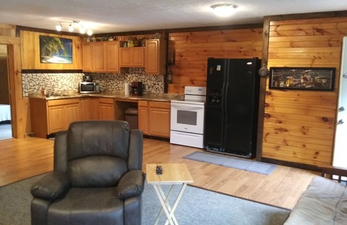 Benezette Cabin | Hillbilly Hilton @ Wilson's Paradise Lodging Medix Run Benezette Twp