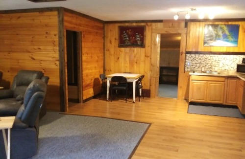 Benezette Cabin | Hillbilly Hilton @ Wilson's Paradise Lodging Medix Run Benezette Twp