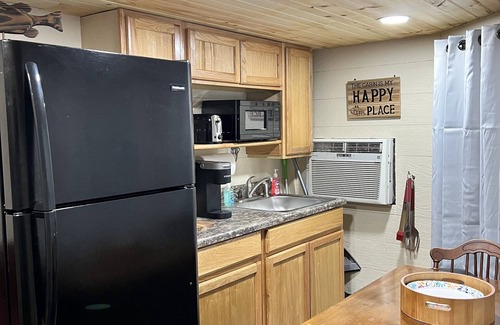Jasonville Cabin | Hillenbrand Hideaway- perfectly located!