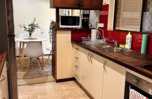 Mount Nasura Cottage | Hills Gateway Retreat -Delightful cottage nestled in the hills south of Perth WA