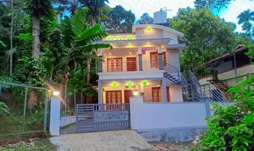 Pirmed House | HILLS VIBE THEKKADY