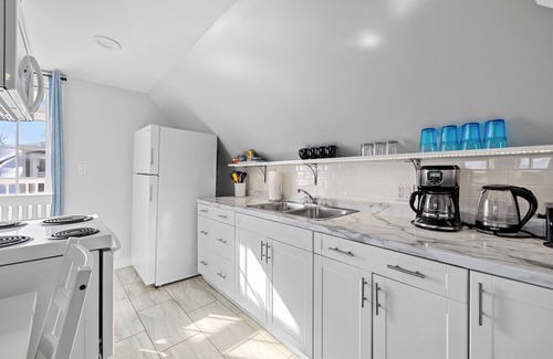 Charlottetown Apartment | Hillsborough St Suites King Suite Downtown Chtown