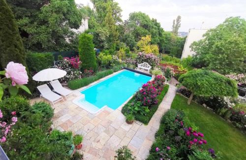 Kissvabhegy Apartment | Hillside Apartment with AC & heating in Grande Maison