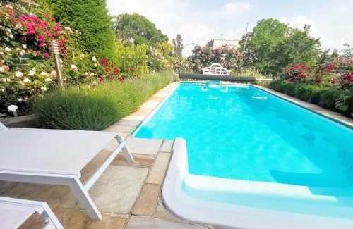 Kissvabhegy Apartment | Hillside Apartment with AC & heating in Grande Maison