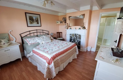 Twillingate Bed & Breakfast | Hillside B&B
