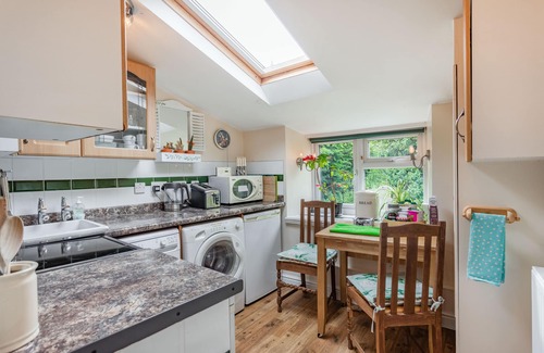 Peasedown Saint John Apartment | HILLSIDE COTTAGE, pet friendly, with a garden in Peasedown St John