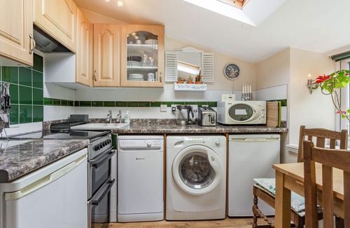 Peasedown Saint John Apartment | HILLSIDE COTTAGE, pet friendly, with a garden in Peasedown St John