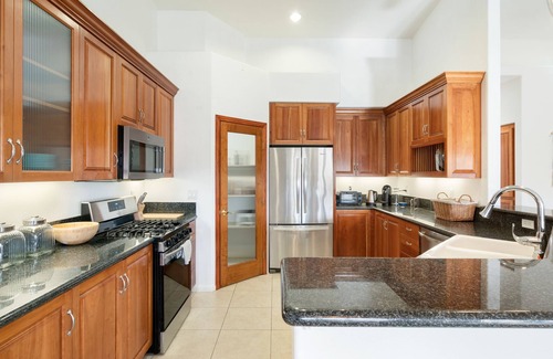 Yucca Valley House | 🌵 ⛰️ Hillside Desert House - Hot Tub, Fire Pit and BBQ! ⛰️ 🌵