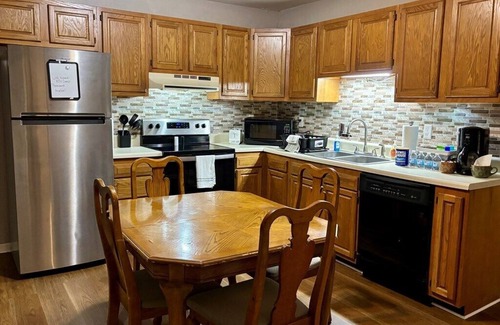 Covel House | Hillside Hideaway 2; Hatfield McCoy and Outlaw trails; Firepit; Sleeps 5