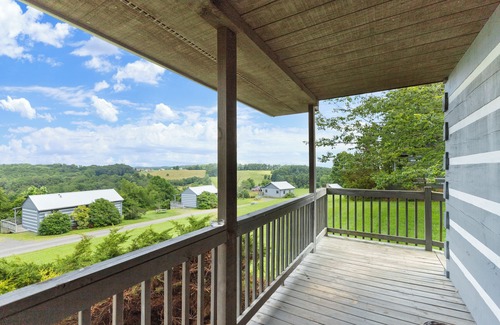 Fancy Gap Cabin | Hillside Hideout Log Cabin For 2! Cabin 10