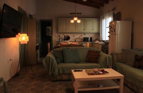 Kilada Apartment | Hillside House