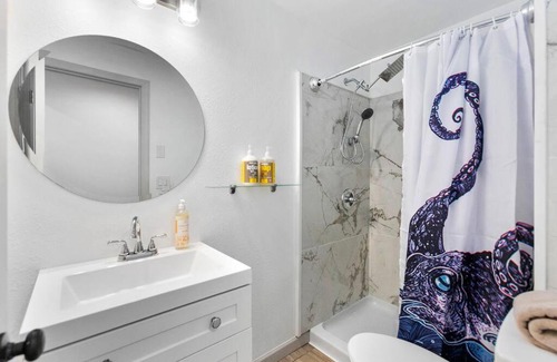 North Beacon Hill Apartment | Hillside in Seattle - updated and well appointed.