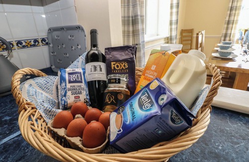 Tirabad Cottage | HILLSIDE LODGE, pet friendly, character holiday cottage in Newtown