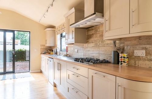 Cheddar Cabin | Hillside Lodge - sleeps 4/10 with wood burner and private hot tub