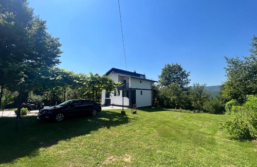Hadzici Villa | Hillside Villa