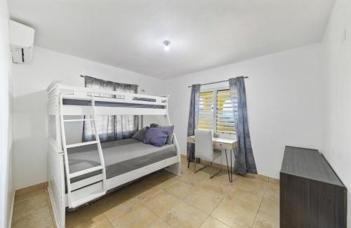 Florencio House | Hilltop Getaway with Huge Terrace