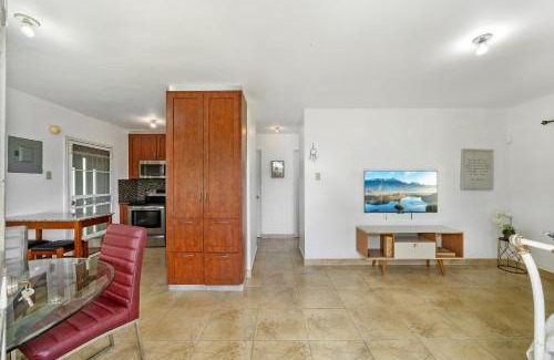 Florencio House | Hilltop Getaway with Huge Terrace