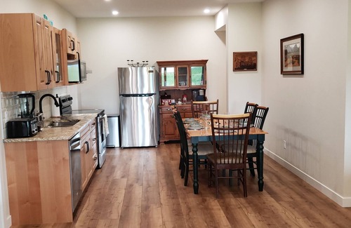 Mountain View House | HILLTOP HAVEN, MOUNTAIN VIEW, 15 MIN TO WATERTON