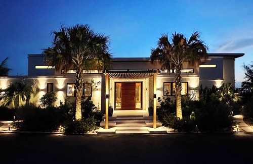 Juba Sound Villa | HillTop HideAway. Private four bedroom Villa with ocean view.