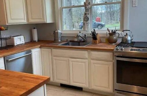 Canaan House | Hilltop House