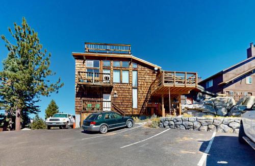Tahoe Village Apartment | Hilltop Lodge