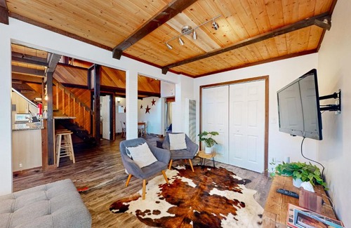 Tahoe Village Apartment | Hilltop Lodge