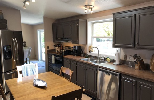 Cottage Grove House | Hilltop Paradise, just minutes from town!