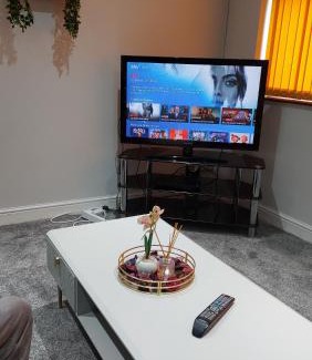 Kirk Sandall Apartment | HILLTOP PLACE Suites Near Doncaster RaceCourse