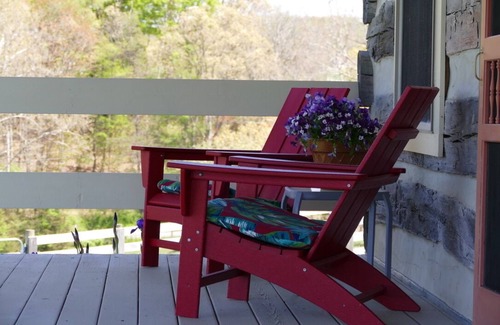 Fairfield House | Hilltop Retreat. Amazing Views. Curated for Two.