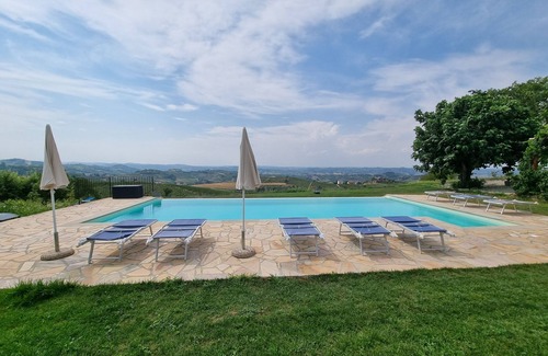Castel Boglione House | Hilltop, stunning view and infinity pool!