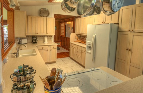 Pepeekeo House | Hilltop Views! Backyard Pool, 3 Bedrooms/3 Baths. Gentle Breezes. Very Private.