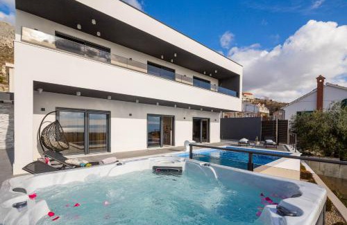 Mravince Villa | Hilltop Villa - Jacuzzi, Pool, Sauna