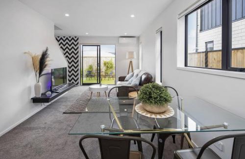 Trentham House | Hillview Hideaway 2-BR Serenity