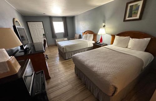 Wetmore Hotel | HillView Inn at Six Flags Fiesta