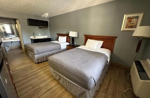Wetmore Hotel | HillView Inn at Six Flags Fiesta