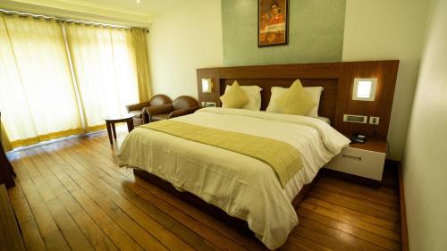 Moolakadai Hotel | HillView Munnar